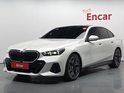 2026 BMW 5 SERIES photo 1