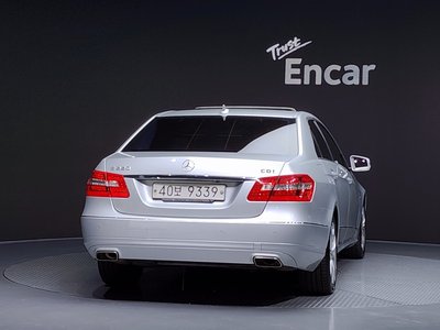 MERCEDES-BENZ E-CLASS - 4
