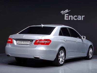 MERCEDES-BENZ E-CLASS - 3