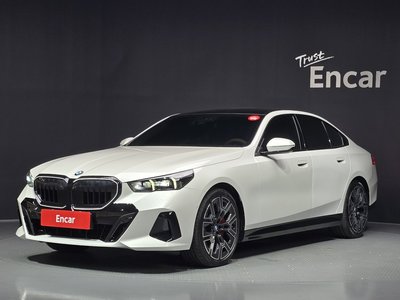 2026 BMW 5 SERIES — фото 1