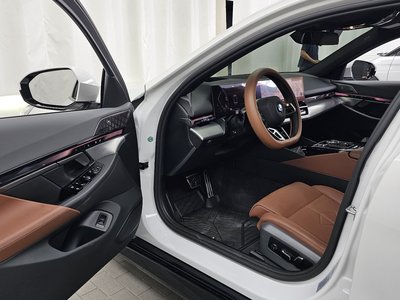 2026 BMW 5 SERIES 缩略图 13