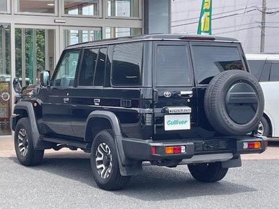 TOYOTA LAND CRUISER 70 - 9