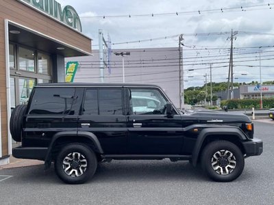 TOYOTA LAND CRUISER 70 - 6