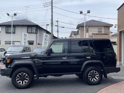 TOYOTA LAND CRUISER 70 - 5