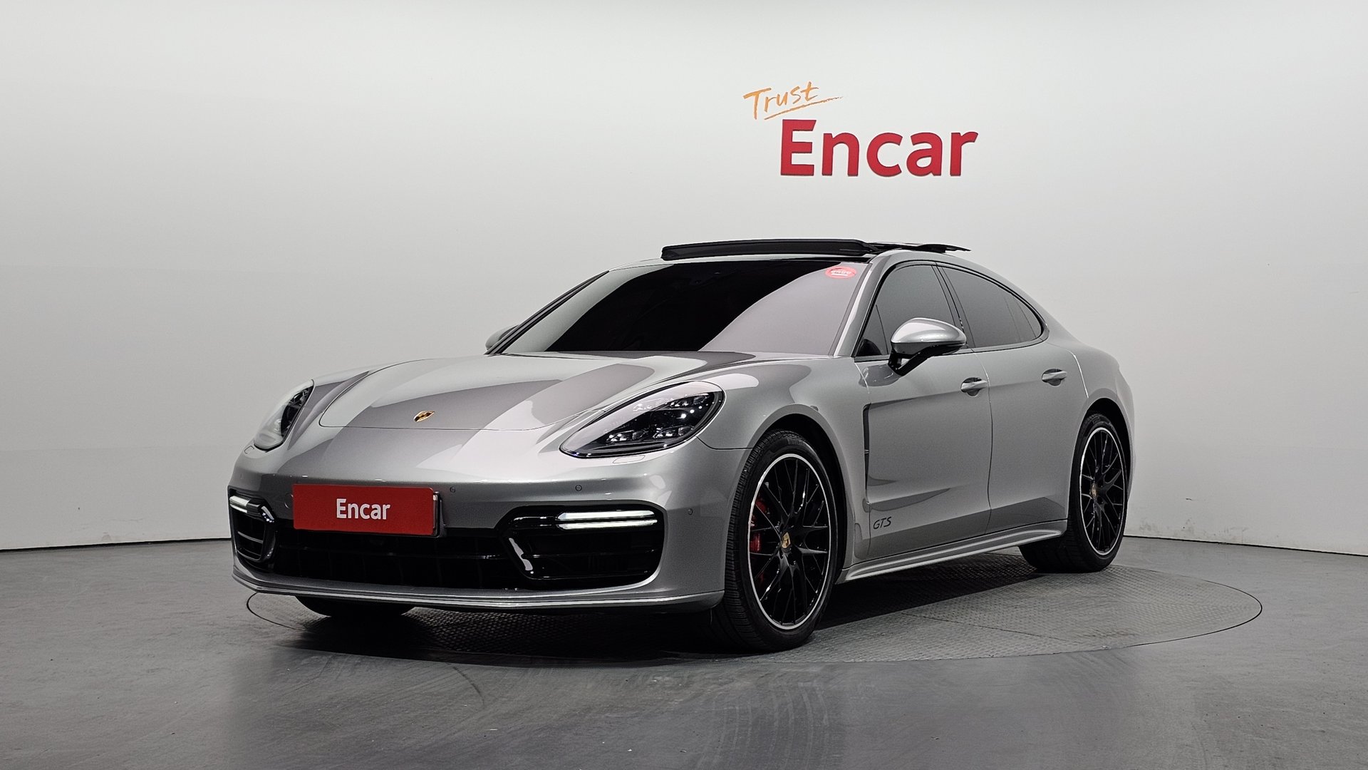 PORSCHE PANAMERA - View 1