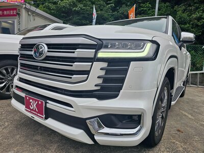 TOYOTA LAND CRUISER 300