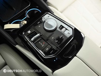 2025 BMW 5 SERIES — фото 9