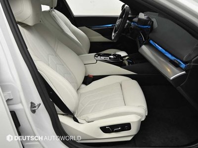 2025 BMW 5 SERIES — фото 10