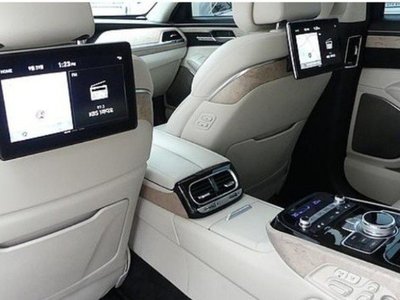 2019 Genesis G90 photo 3