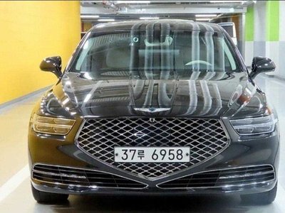 2019 Genesis G90 photo 4