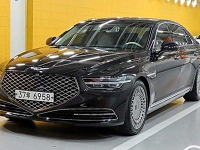 2019 Genesis G90 photo 2