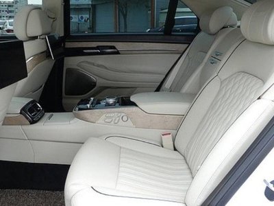 2019 Genesis G90 photo 5