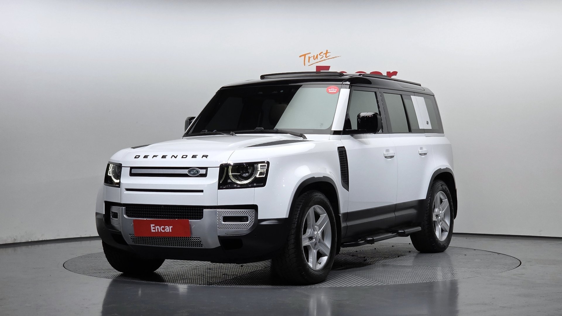 LAND ROVER DEFENDER - View 1