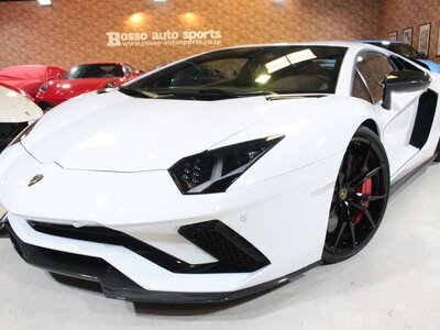 LAMBORGHINI AVENTADOR