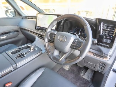 صورة 8 لـ 2024 Lexus LM