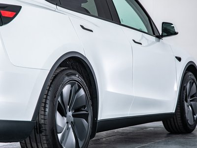 2025 Tesla MODEL Y thumbnail 30