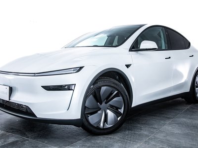 TESLA MODEL Y - 7
