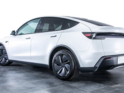 TESLA MODEL Y - 9