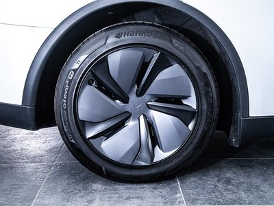 2025 Tesla MODEL Y thumbnail 39