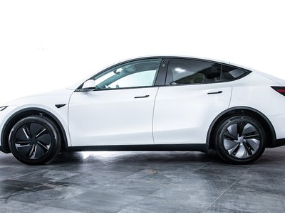 TESLA MODEL Y - 8