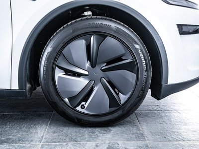 2025 Tesla MODEL Y thumbnail 38