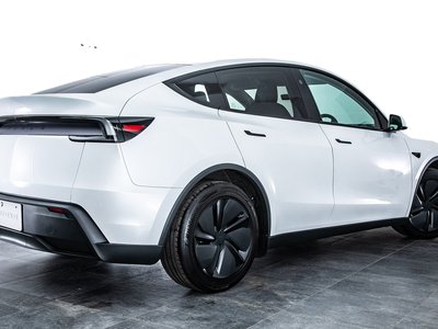 2025 Tesla MODEL Y thumbnail 13