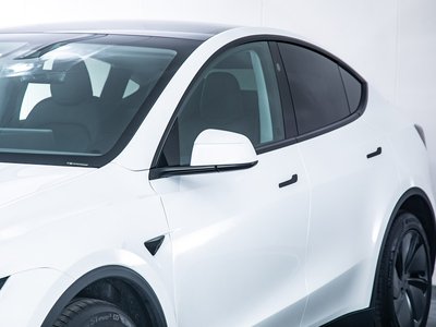 2025 Tesla MODEL Y thumbnail 18
