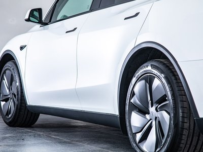2025 Tesla MODEL Y thumbnail 34
