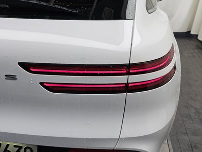 صورة 10 لـ 2021 Genesis GV70