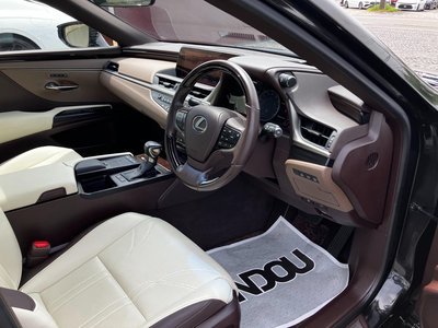 صورة مصغرة 10 لـ 2020 Lexus ES