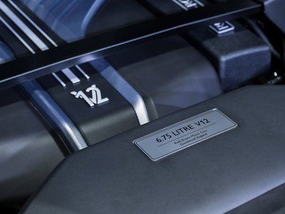 ROLLS-ROYCE CULLINAN - 9