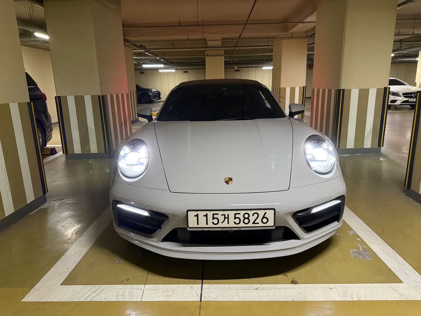 PORSCHE 911 - View 1