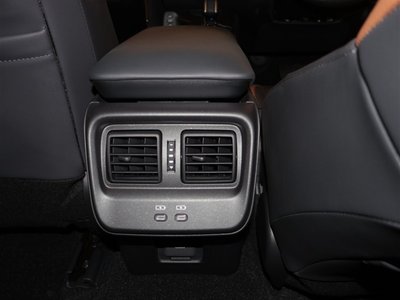 صورة 17 لـ 2023 Toyota CROWN CROSSOVER
