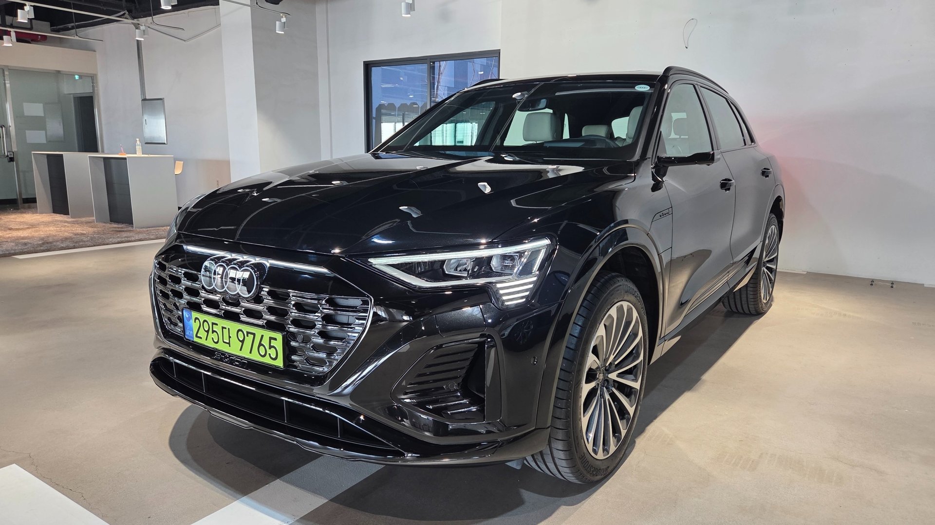 AUDI Q8 E-TRON - View 1