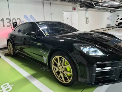 PORSCHE PANAMERA - 4