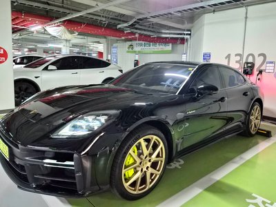 PORSCHE PANAMERA - 1