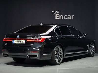 2021 BMW 7 SERIES photo 3