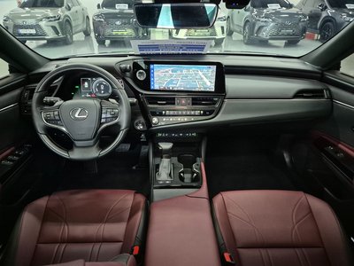 2025 Lexus ES photo 4