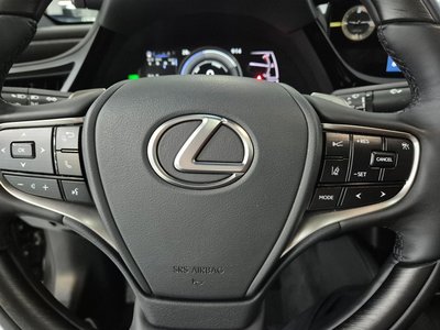 2025 Lexus ES — миниатюра 18