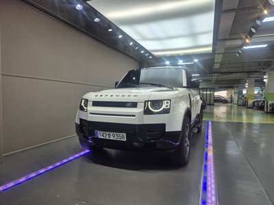 صورة 1 لـ 2025 LAND Rover DEFENDER