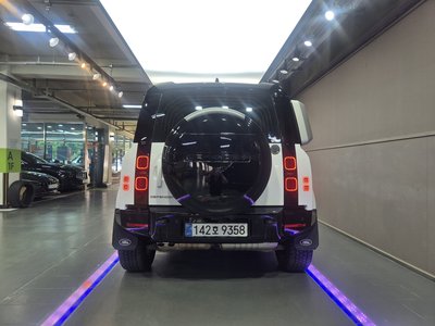 صورة 2 لـ 2025 LAND Rover DEFENDER