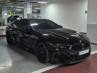 BMW 8 SERIES