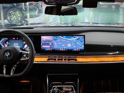 2025 BMW 7 SERIES photo 5
