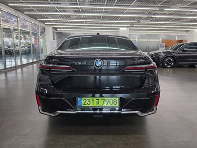 2025 BMW 7 SERIES photo 2