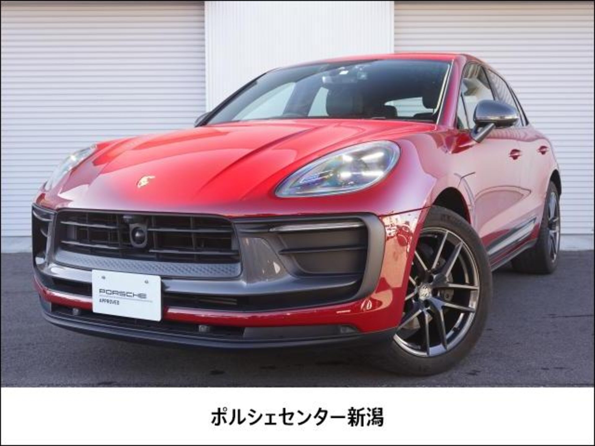 PORSCHE MACAN - View 1