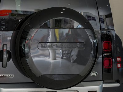 LAND ROVER DEFENDER - 10