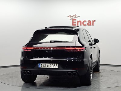 PORSCHE MACAN - 4