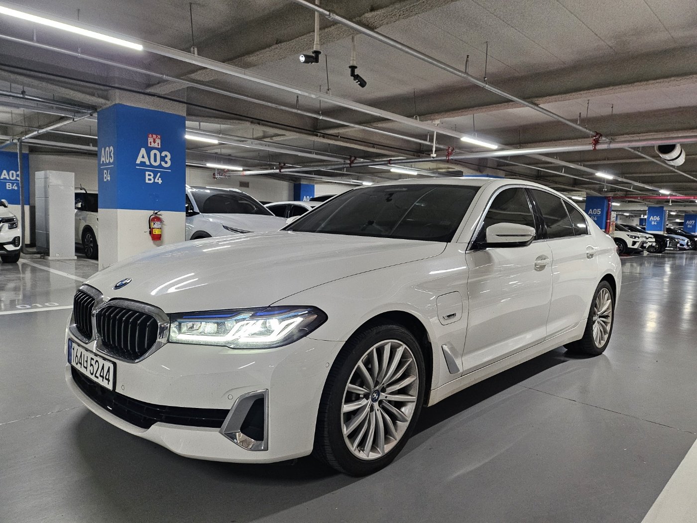 BMW 5 SERIES - View 1