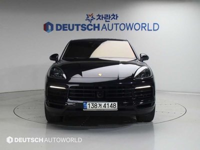 2021 Porsche CAYENNE photo 2