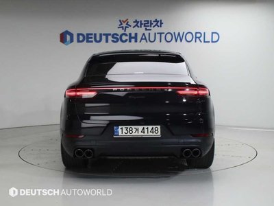2021 Porsche CAYENNE photo 3